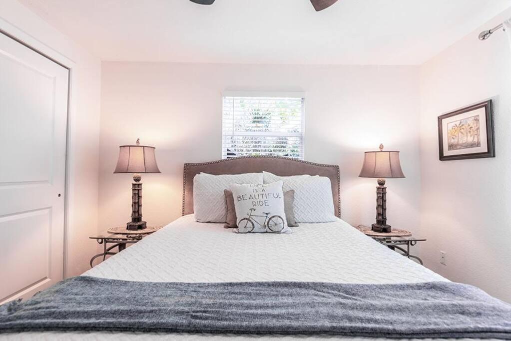 Your Tranquil Escape Is Found Directly On The Beach At The Serenity Beach Condo. 시에스타 키 외부 사진