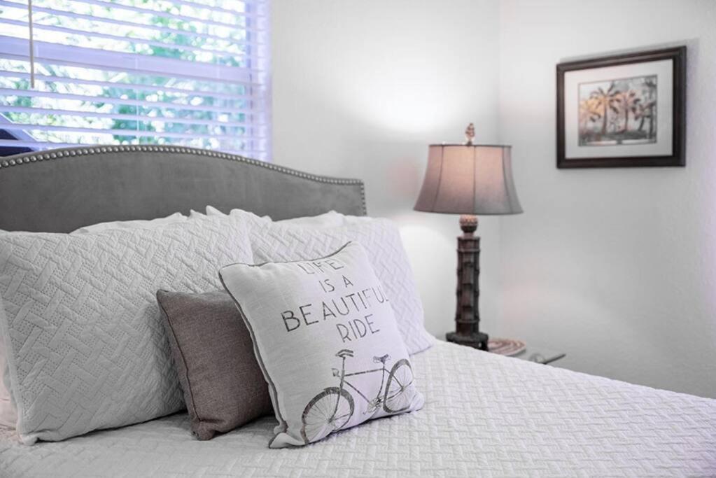 Your Tranquil Escape Is Found Directly On The Beach At The Serenity Beach Condo. 시에스타 키 외부 사진
