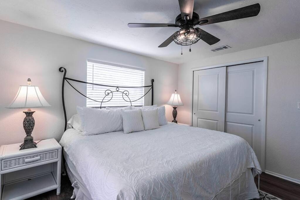 Your Tranquil Escape Is Found Directly On The Beach At The Serenity Beach Condo. 시에스타 키 외부 사진