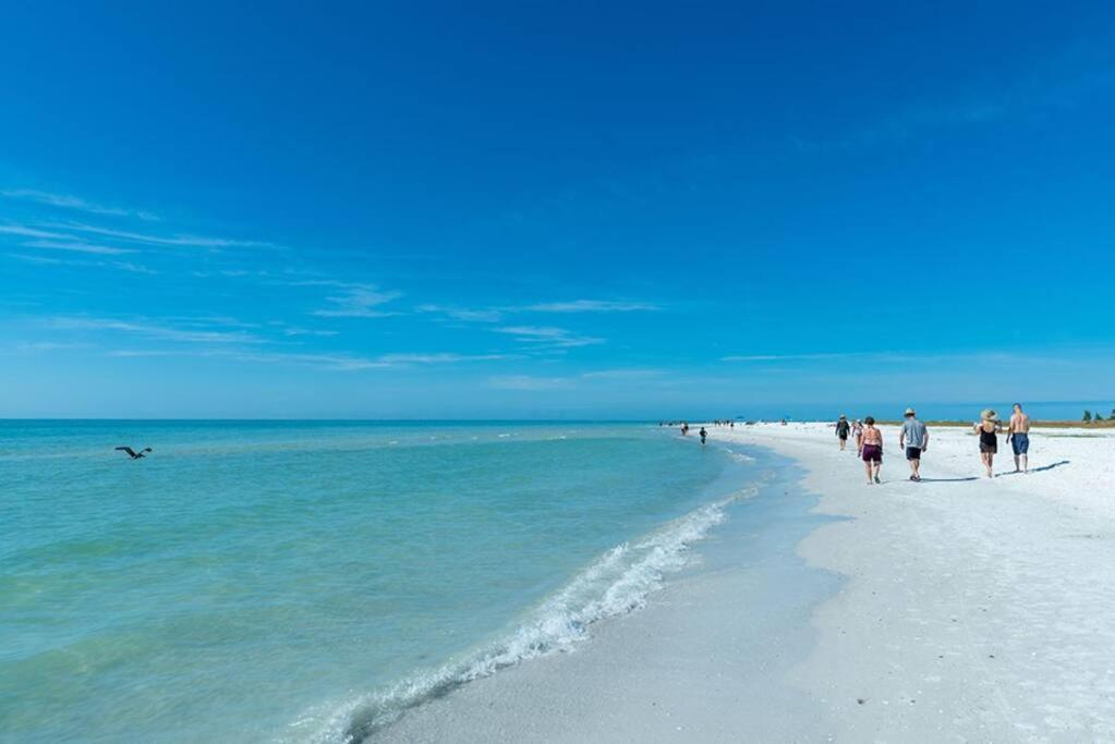 Your Tranquil Escape Is Found Directly On The Beach At The Serenity Beach Condo. 시에스타 키 외부 사진